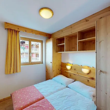 Appartement In Near Lift *